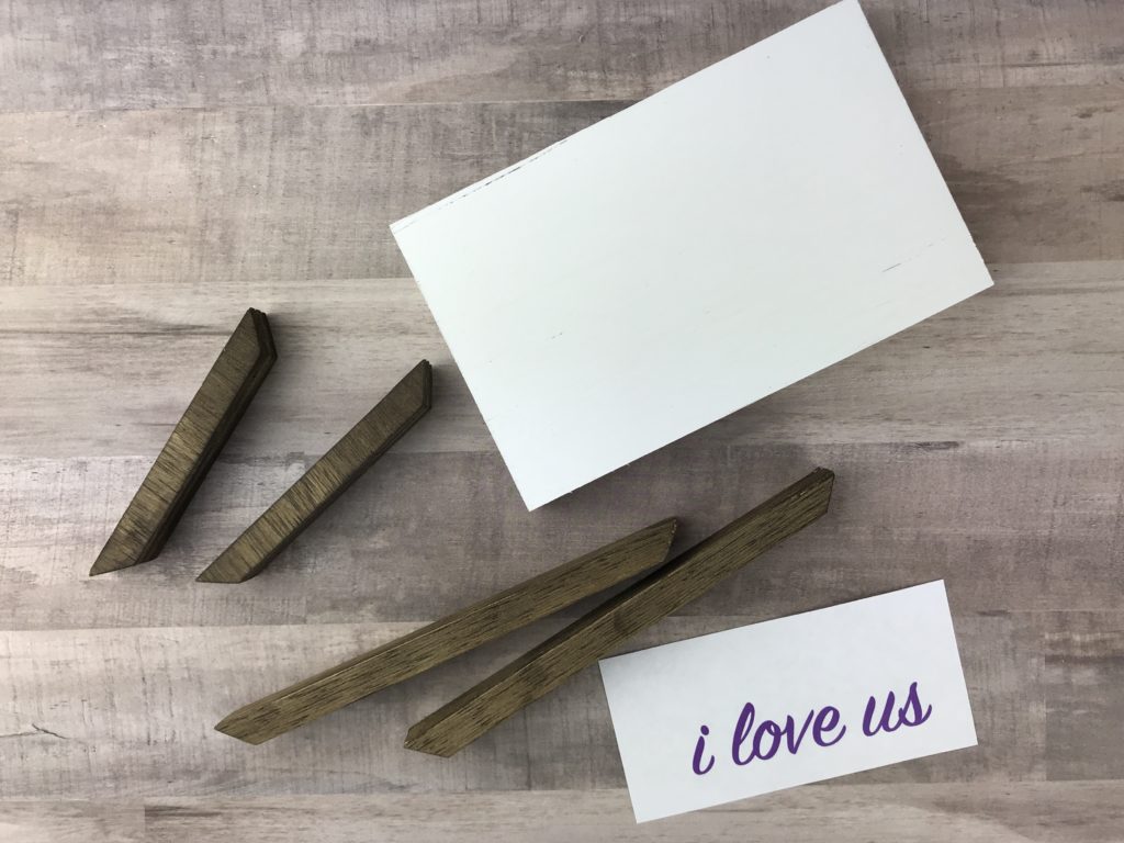 Making a DIY wood sign is easier to than you might think! Here’s a great tutorial for how you can make your own wood "i love us" sign for your home.