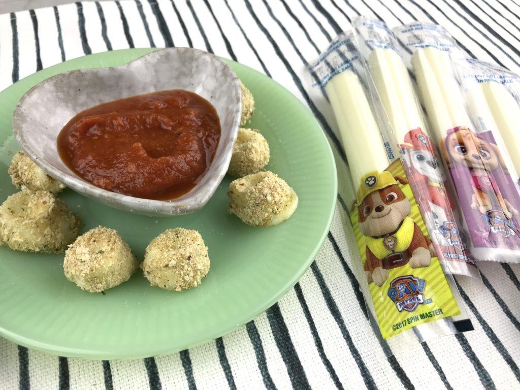 This quick and easy snack, baked cheese balls, are a healthier snack since they are baked instead of being fried! Plus a fun, DIY bird feeder.