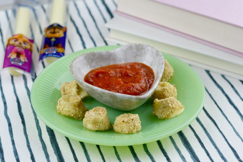 This quick and easy snack, baked cheese balls, are a healthier snack since they are baked instead of being fried! Plus a fun, DIY bird feeder.