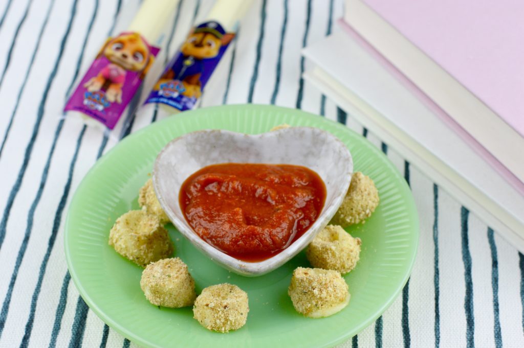 This quick and easy snack, baked cheese balls, are a healthier snack since they are baked instead of being fried! Plus a fun, DIY bird feeder.