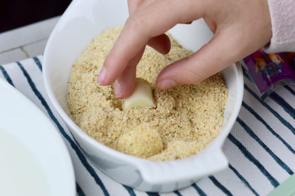 This quick and easy snack, baked cheese balls, are a healthier snack since they are baked instead of being fried! Plus a fun, DIY bird feeder.