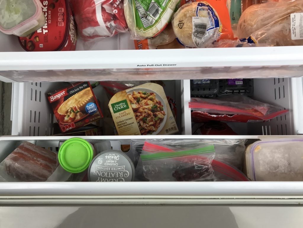 Is anyone else on a decluttering, organizing, and simplifying your life kick right now? Here are several tips on how to organize your freezer.