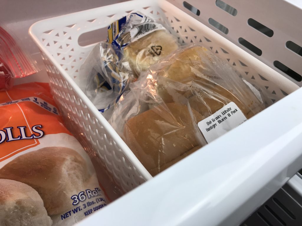 Is anyone else on a decluttering, organizing, and simplifying your life kick right now? Here are several tips on how to organize your freezer.