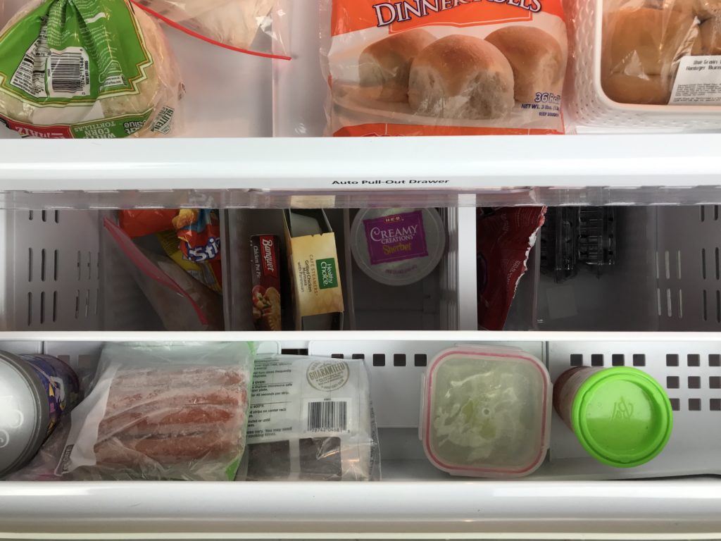 Is anyone else on a decluttering, organizing, and simplifying your life kick right now? Here are several tips on how to organize your freezer.