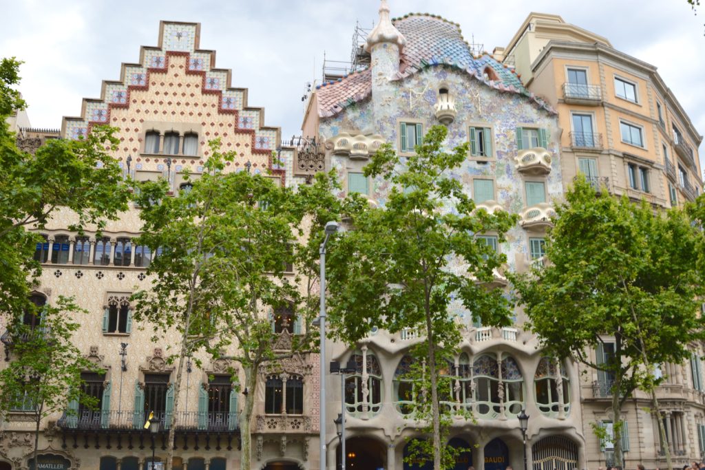 Planning to visit Barcelona, Spain and wondering what to see? Here are 10 family-friendly things you must do and see in the city.