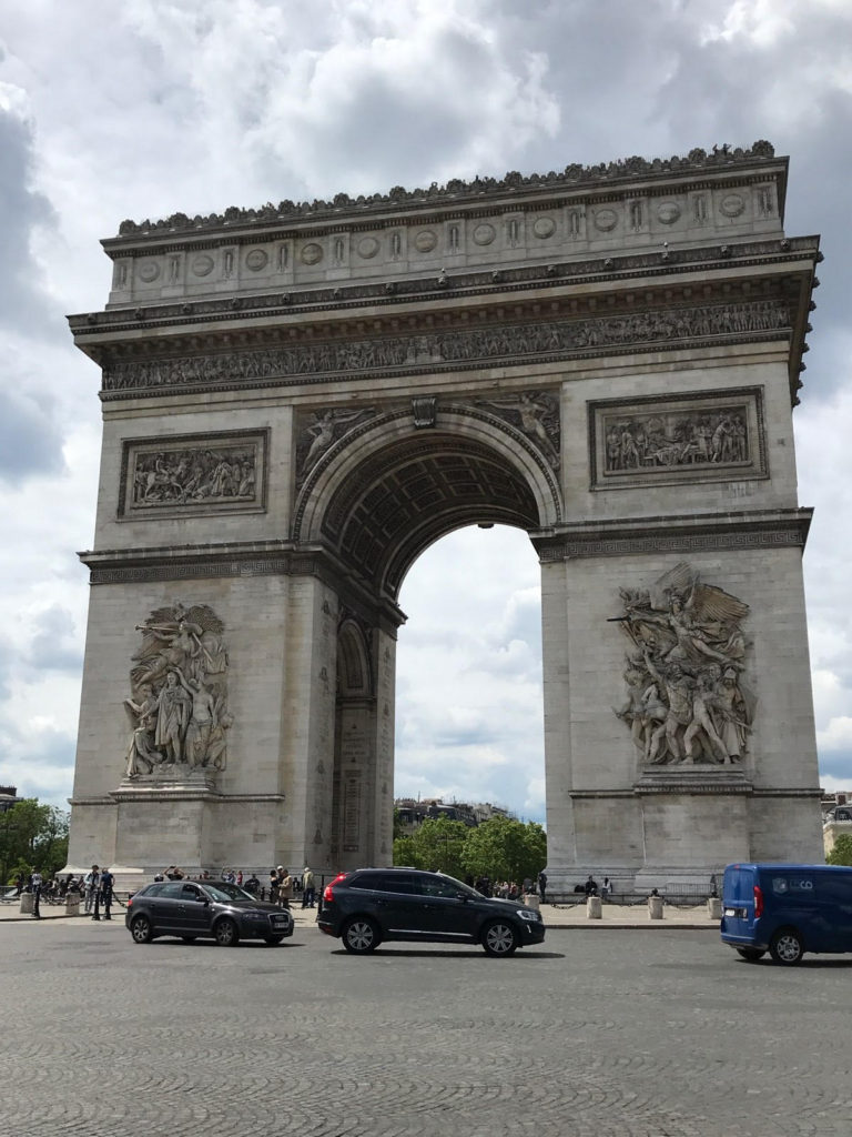 Are you looking for the perfect 4 days in Paris itinerary?  Well, I've got you covered! Plus bonus ideas of places to day trip to from Paris if you decide to spend more than 4 days in the city.