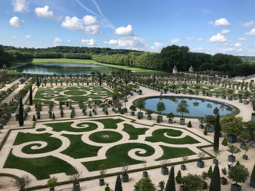 Are you looking for the perfect 4 days in Paris itinerary?  Well, I've got you covered! Plus bonus ideas of places to day trip to from Paris if you decide to spend more than 4 days in the city.