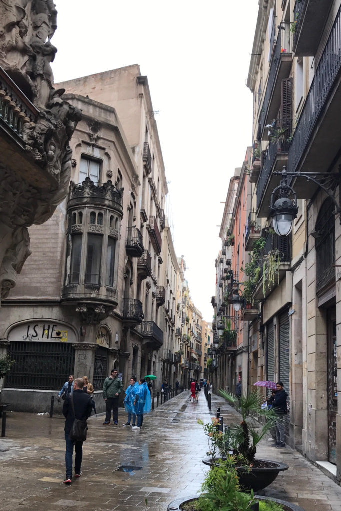 Planning to visit Barcelona, Spain and wondering what to see? Here are 10 family-friendly things you must do and see in the city.