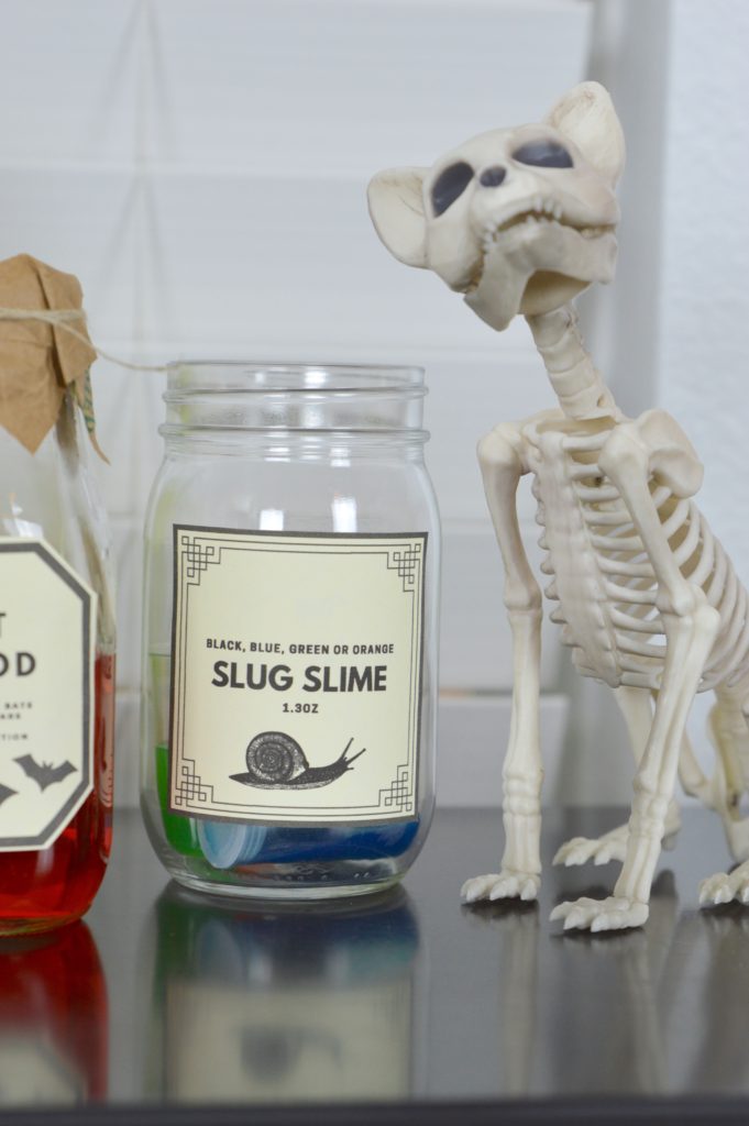 Add some fun to your Halloween decor with these DIY spooky potion bottles!  There’s also a free printable below so you can print your own potion labels!