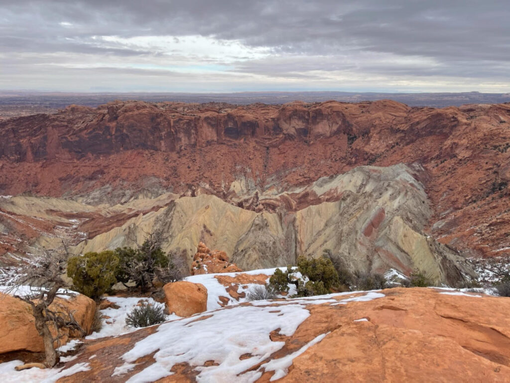 Tips for spending one day visiting Canyonlands National Park - Island in the Sky district in Utah.