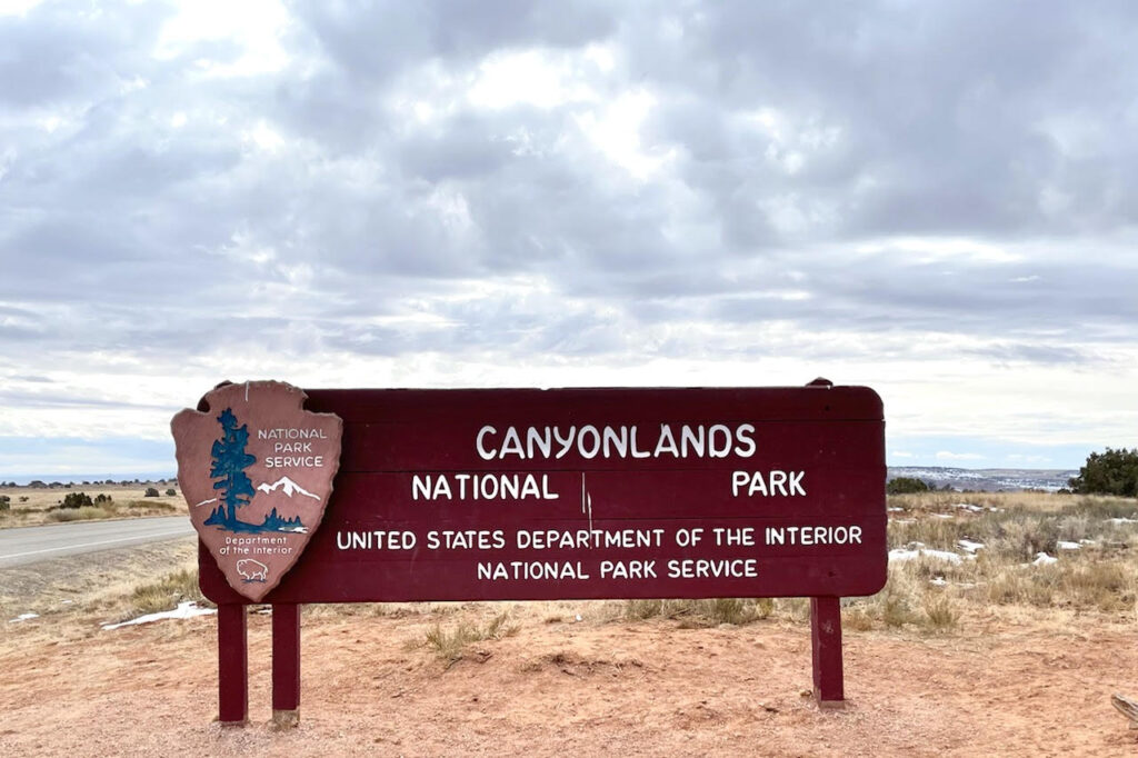 Tips for spending one day visiting Canyonlands National Park - Island in the Sky district in Utah.