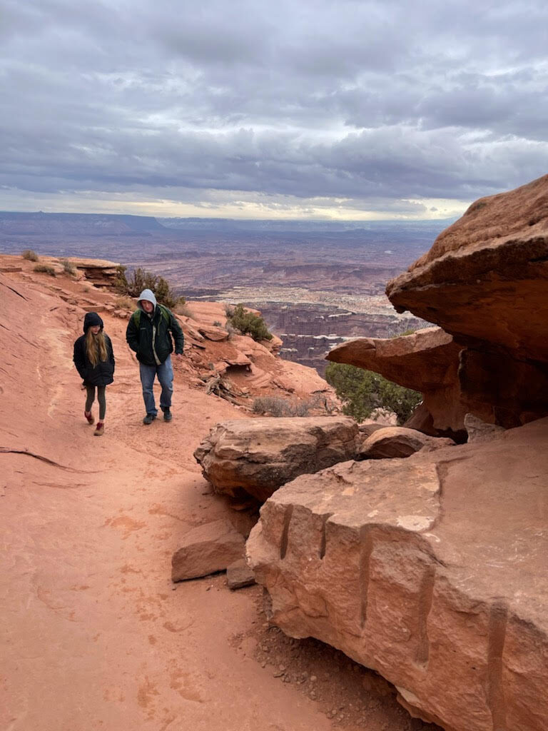 Tips for spending one day visiting Canyonlands National Park - Island in the Sky district in Utah.