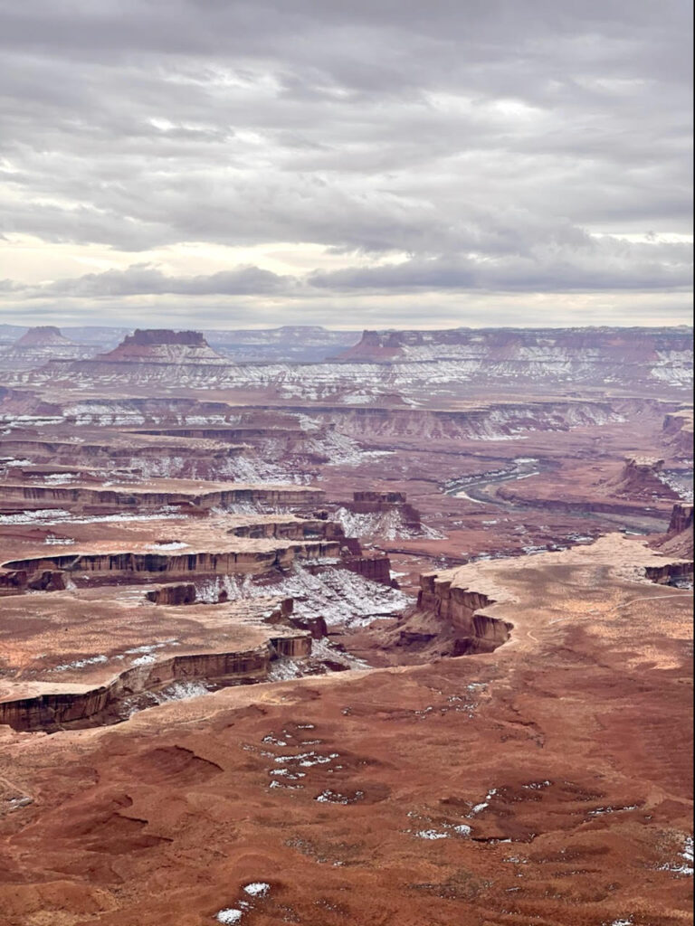 Tips for spending one day visiting Canyonlands National Park - Island in the Sky district in Utah.