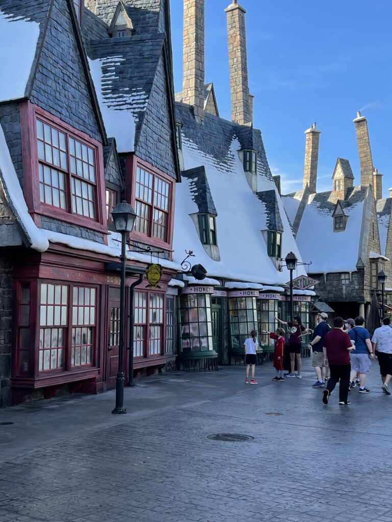 All the tips to have a great time while visiting The Wizarding World of Harry Potter two lands at Universal Orlando Resort.